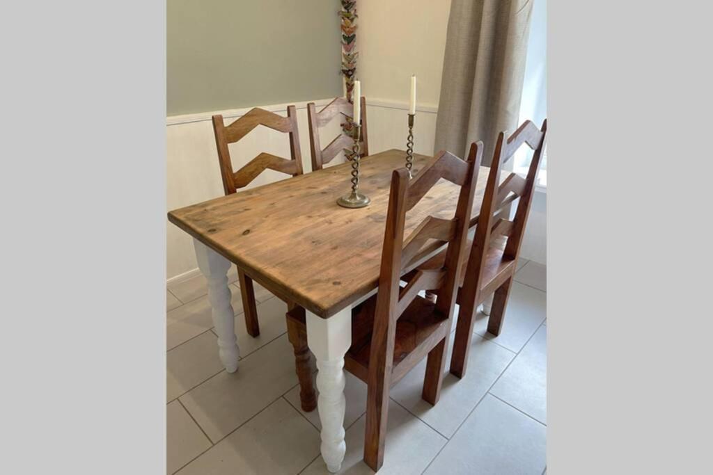 Cosy 2-Bedroom Family Cottage Centrally Located. Leedstown Eksteriør billede