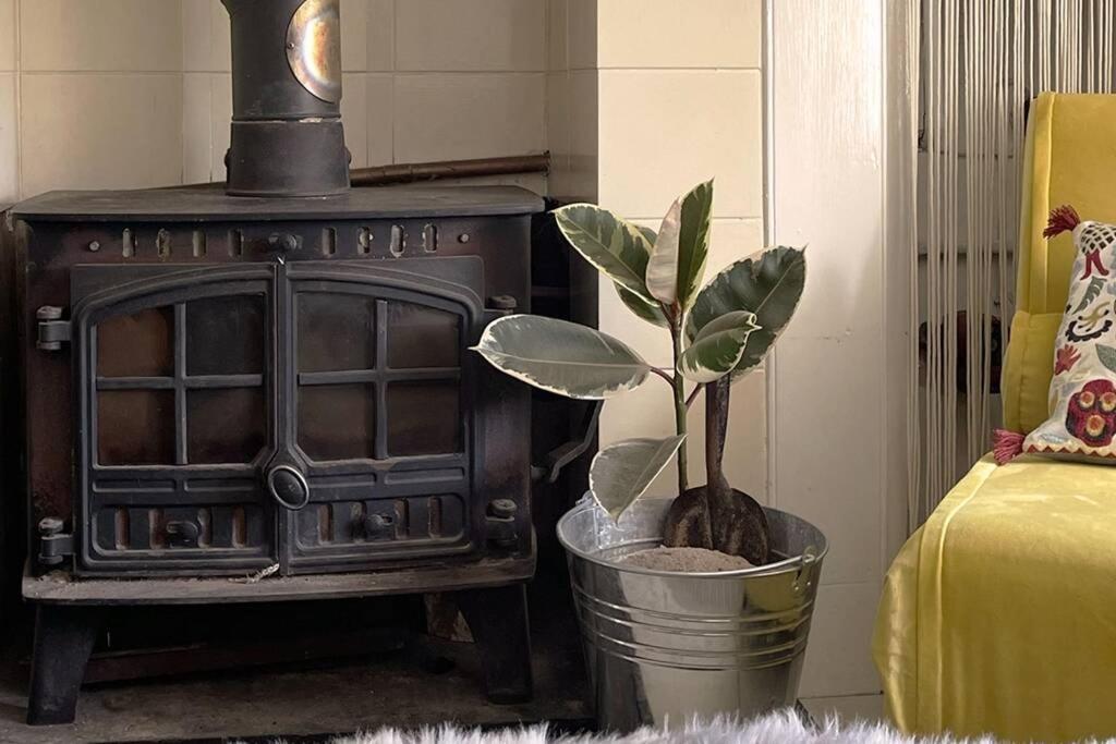 Cosy 2-Bedroom Family Cottage Centrally Located. Leedstown Eksteriør billede